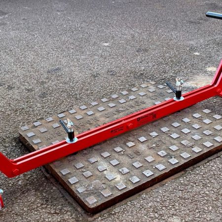 Chinook manhole cover lifter