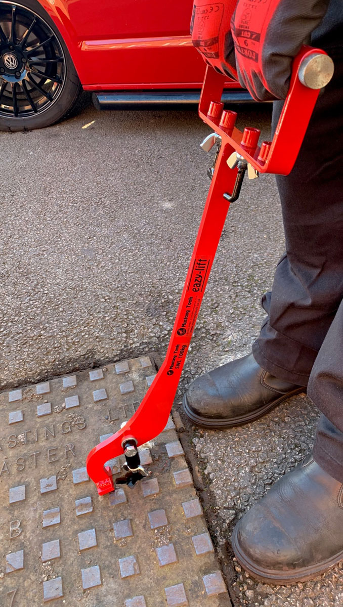 Eazy lift manhole cover lifter