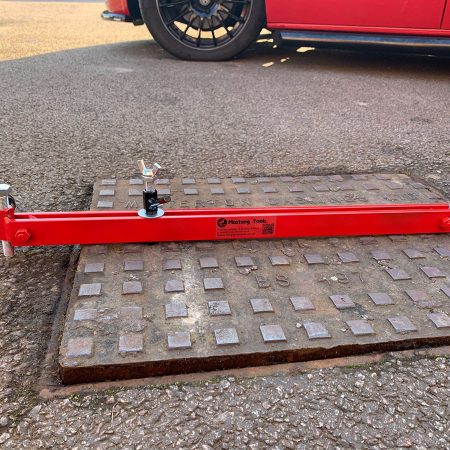 Manhole cover Seal Breaker