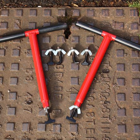 Mini lift manhole cover lifter